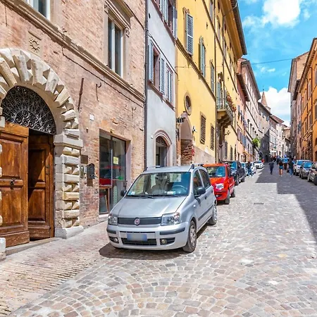 Valbona Nel Cuore Di Урбино