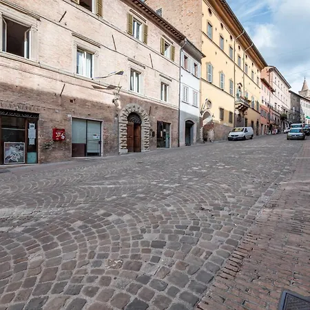 Valbona Nel Cuore Di * Урбино